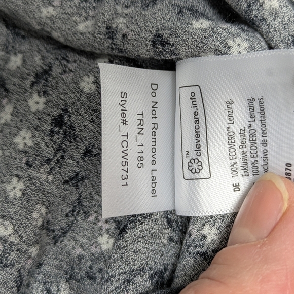 Tentree EcoWoven women's crepe smocked floral blouse in graphite size M - Picture 11 of 12